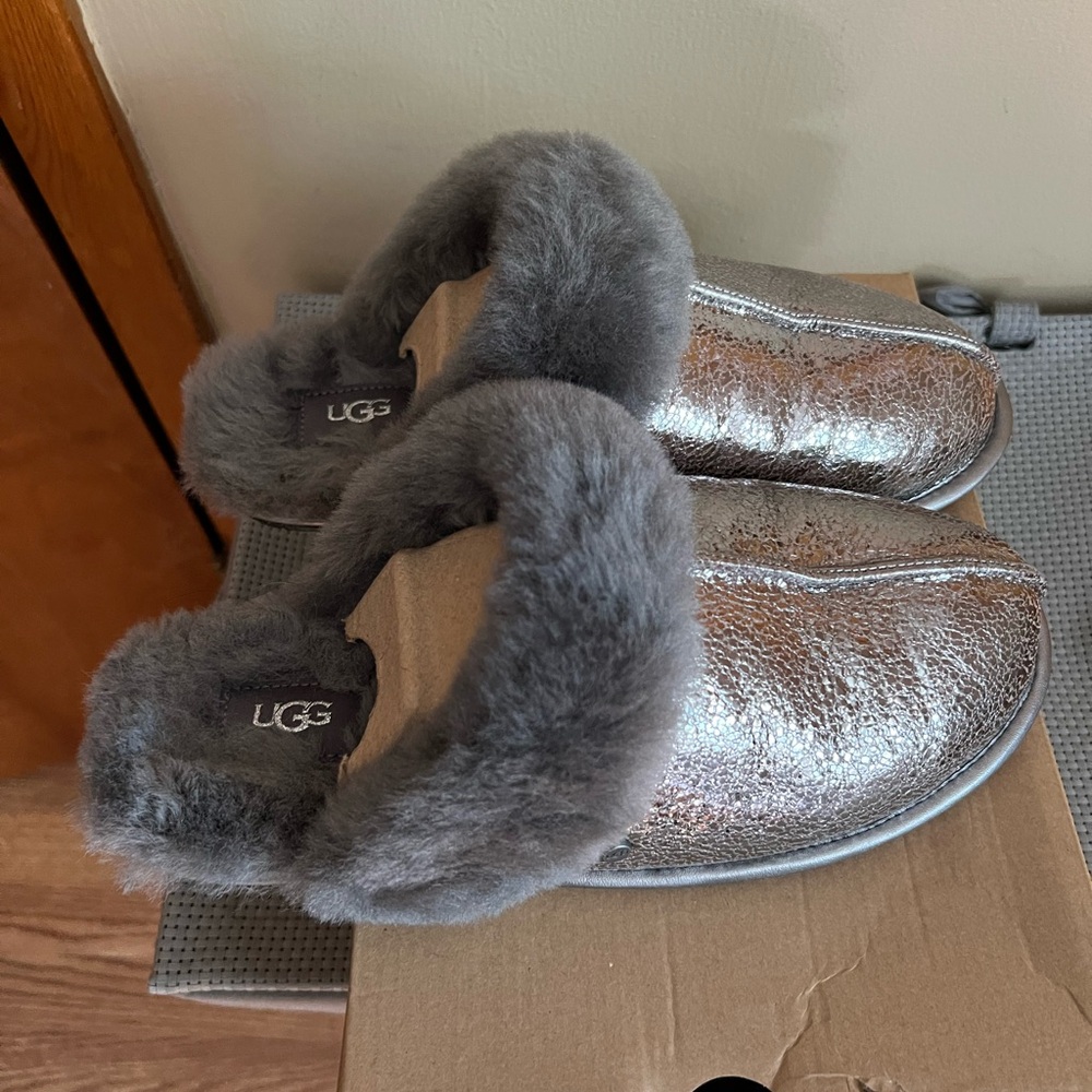 Ugg Scuffette in Gun Metal metallic sparkle